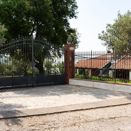 Villa In Campagna Con Piscina