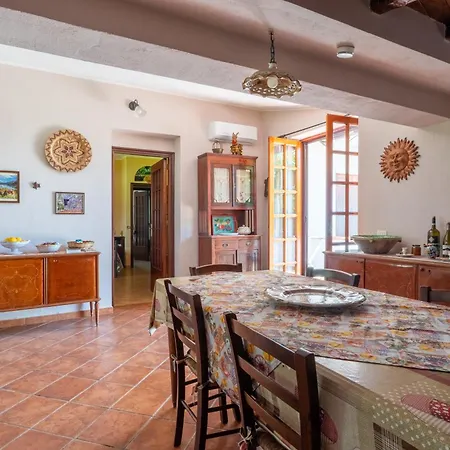 In Campagna Con Piscina Villa